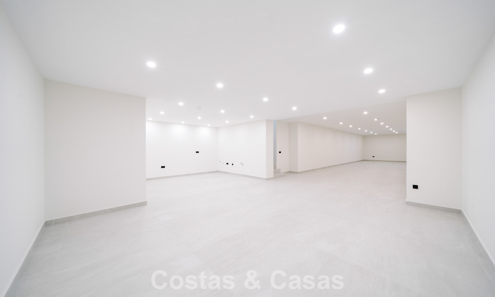 Villa neuve, prête à emménager, à l'architecture contemporaine, à vendre à quelques pas de la plage d'Estepona 786285