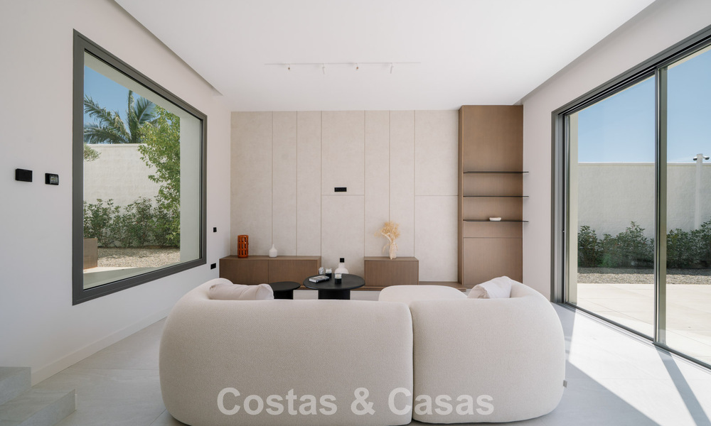 Villa neuve, prête à emménager, à l'architecture contemporaine, à vendre à quelques pas de la plage d'Estepona 786288