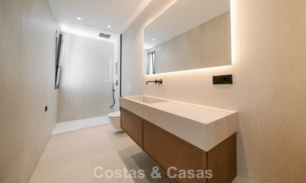 Villa neuve, prête à emménager, à l'architecture contemporaine, à vendre à quelques pas de la plage d'Estepona 786290