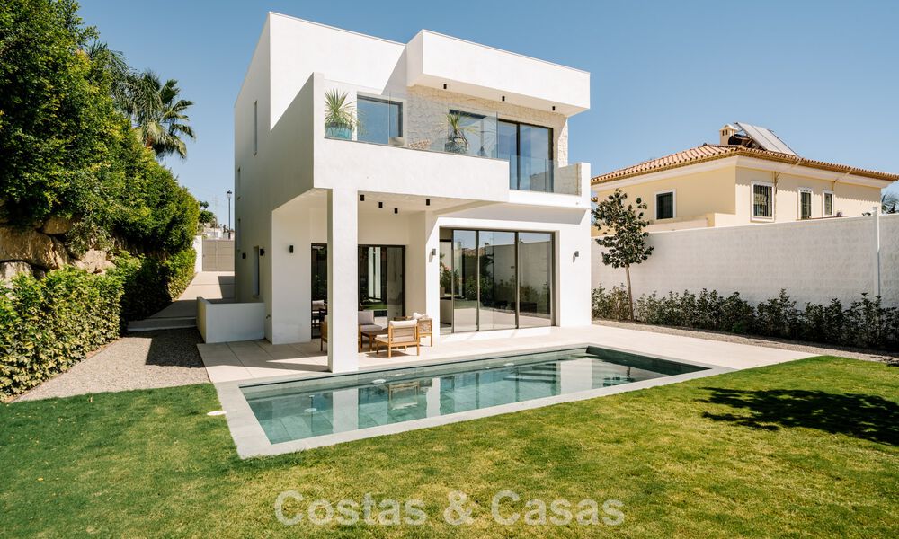 Villa neuve, prête à emménager, à l'architecture contemporaine, à vendre à quelques pas de la plage d'Estepona 786293
