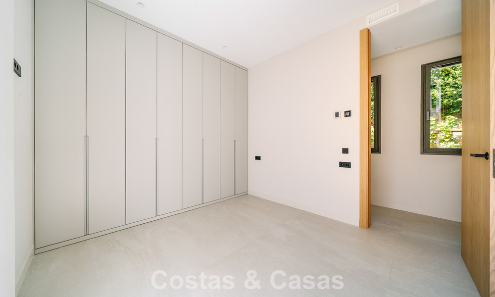 Villa neuve, prête à emménager, à l'architecture contemporaine, à vendre à quelques pas de la plage d'Estepona 786294