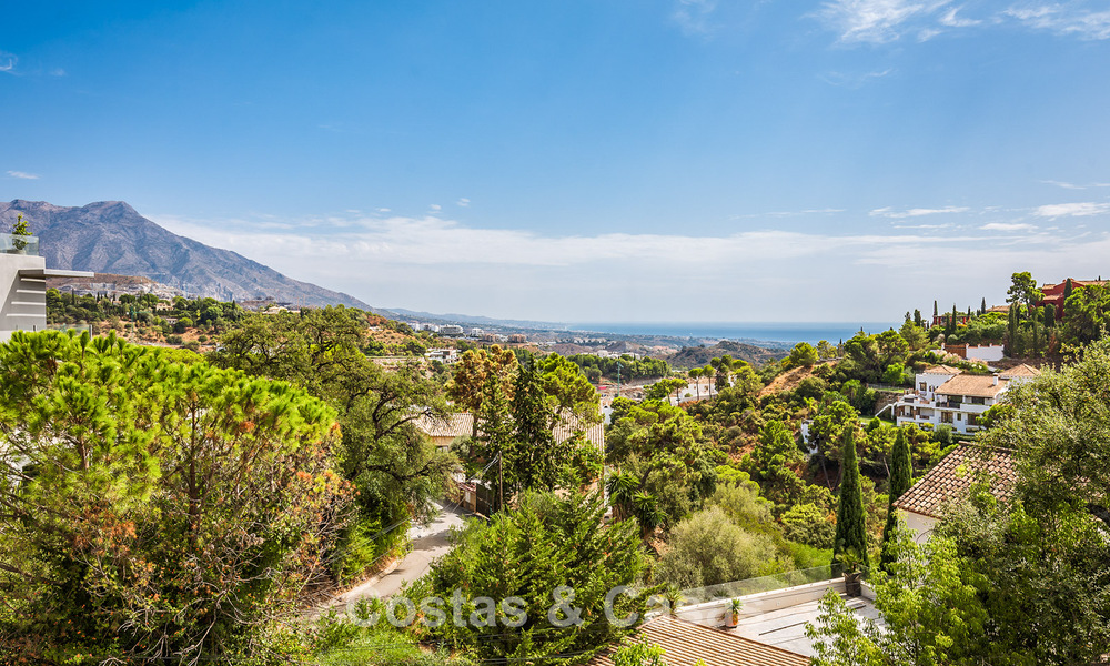 Spacieuse villa avec vue sur la mer et logement d'invités indépendant à vendre à El Madroñal en Benahavis - Marbella 786417