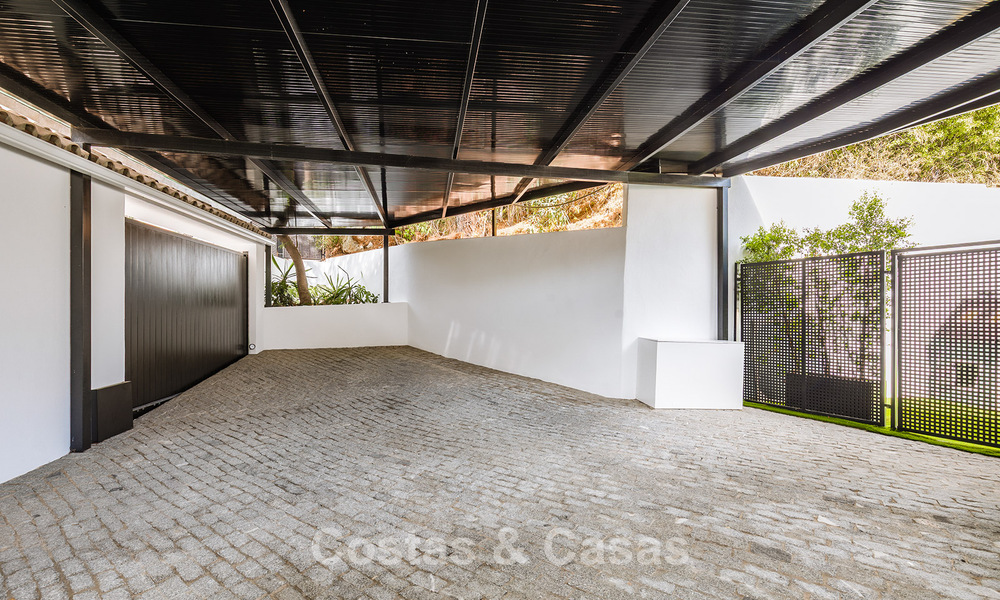 Spacieuse villa avec vue sur la mer et logement d'invités indépendant à vendre à El Madroñal en Benahavis - Marbella 786420