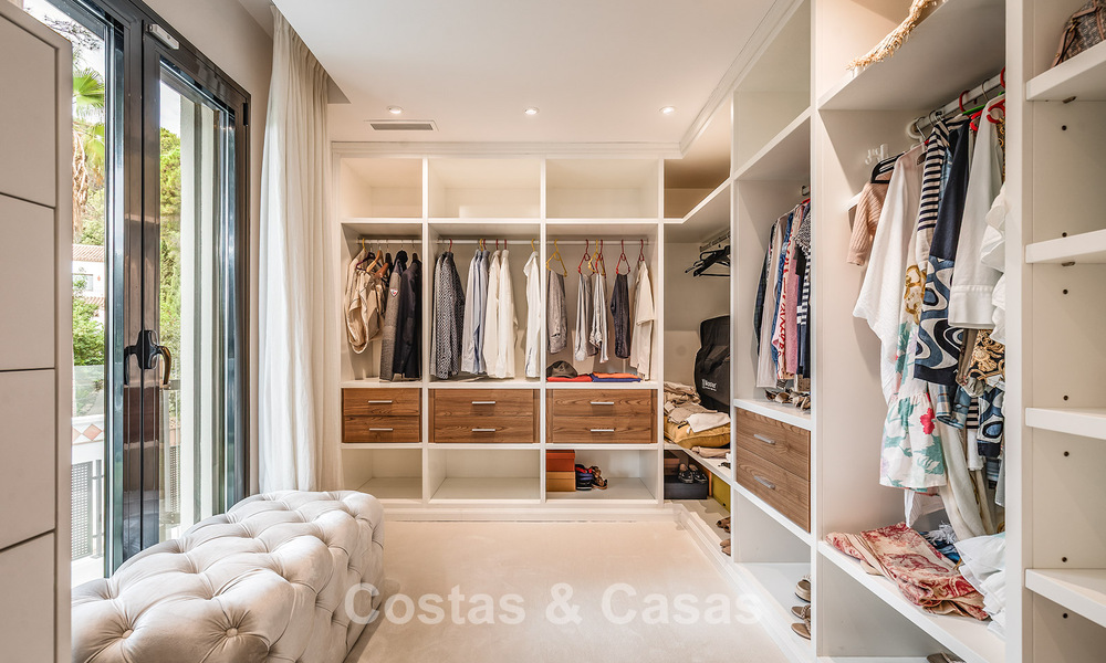 Spacieuse villa avec vue sur la mer et logement d'invités indépendant à vendre à El Madroñal en Benahavis - Marbella 786431