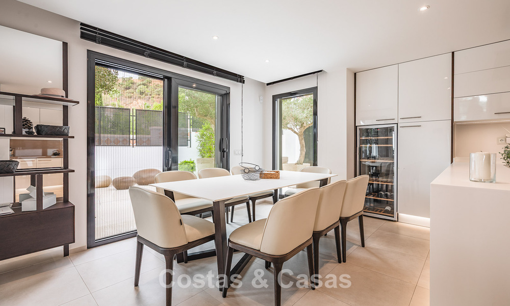 Spacieuse villa avec vue sur la mer et logement d'invités indépendant à vendre à El Madroñal en Benahavis - Marbella 786442