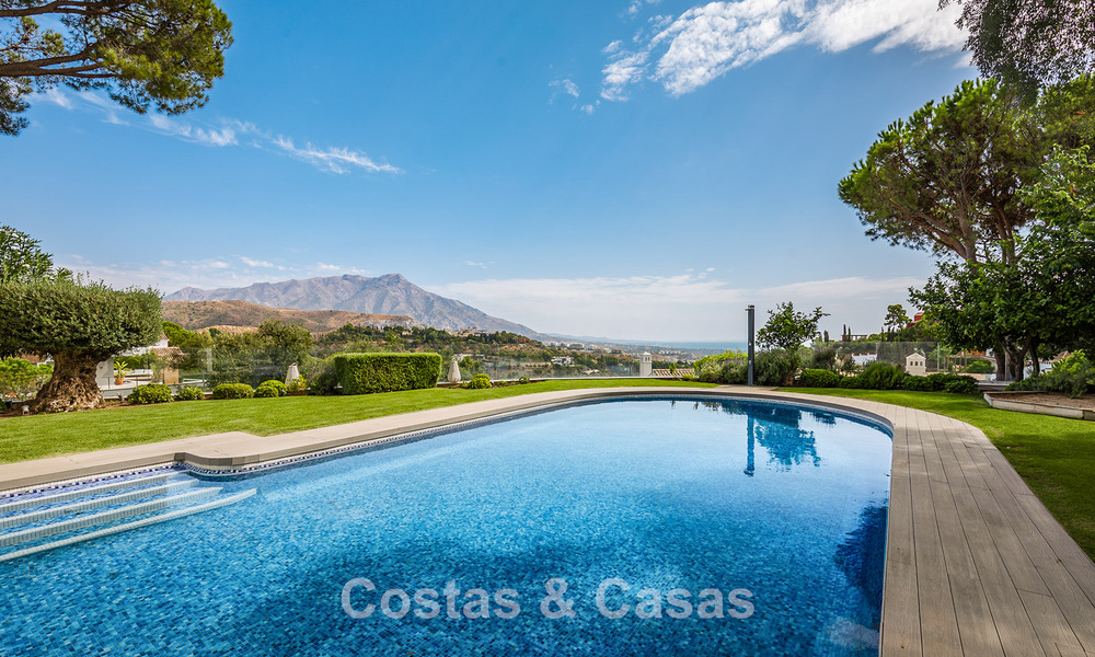 Spacieuse villa avec vue sur la mer et logement d'invités indépendant à vendre à El Madroñal en Benahavis - Marbella 786462