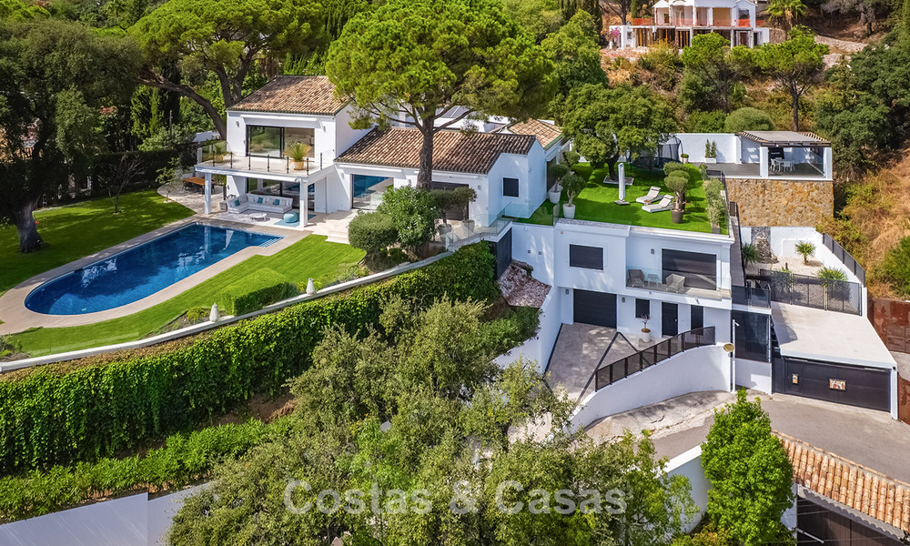 Spacieuse villa avec vue sur la mer et logement d'invités indépendant à vendre à El Madroñal en Benahavis - Marbella 786463