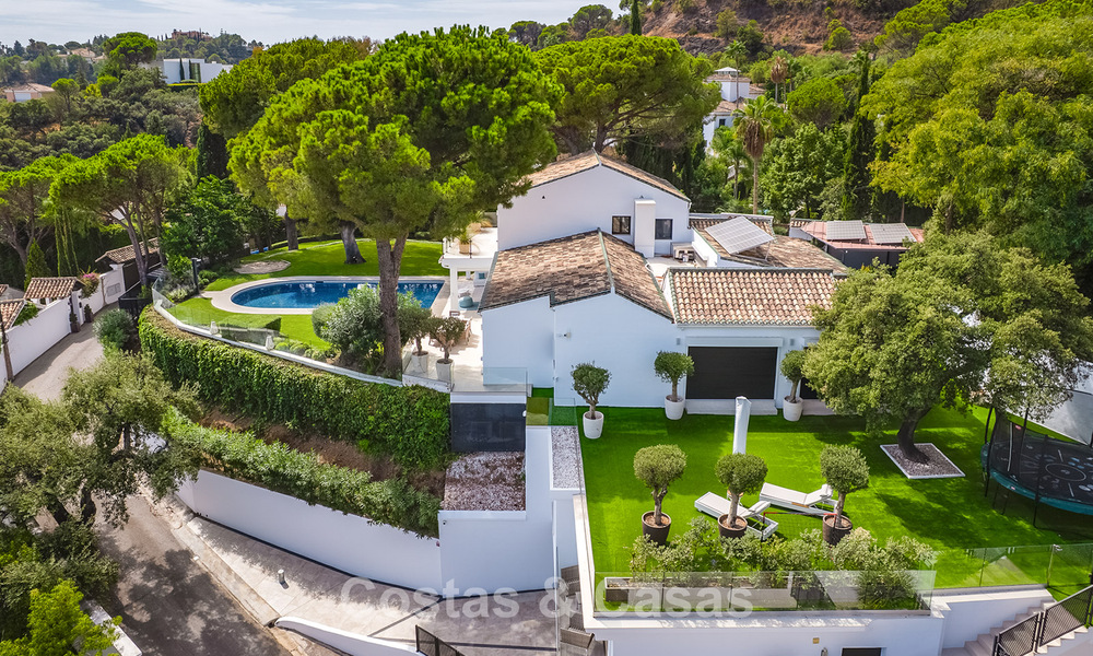 Spacieuse villa avec vue sur la mer et logement d'invités indépendant à vendre à El Madroñal en Benahavis - Marbella 786465