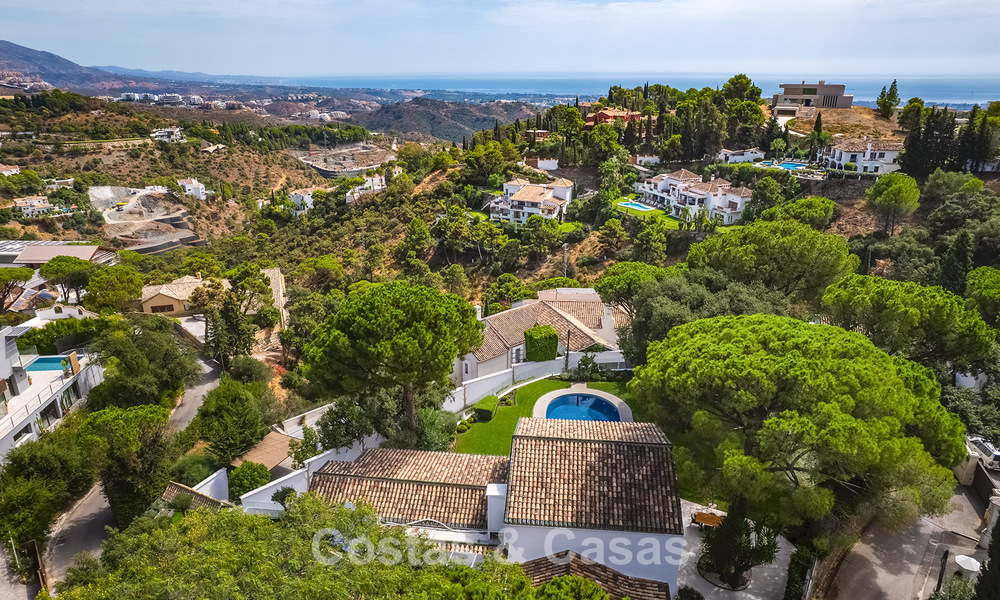 Spacieuse villa avec vue sur la mer et logement d'invités indépendant à vendre à El Madroñal en Benahavis - Marbella 786467