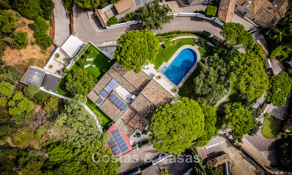 Spacieuse villa avec vue sur la mer et logement d'invités indépendant à vendre à El Madroñal en Benahavis - Marbella 786469