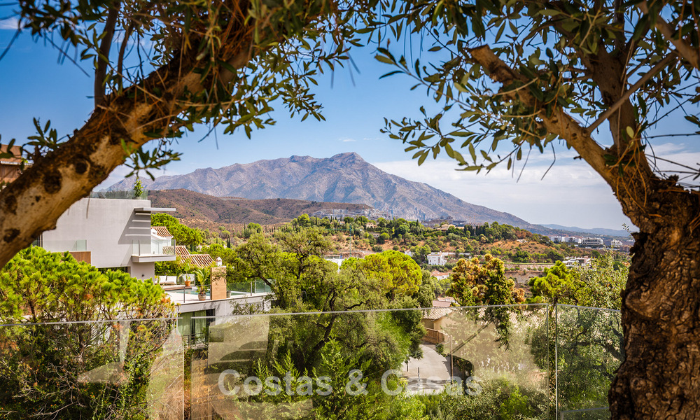 Spacieuse villa avec vue sur la mer et logement d'invités indépendant à vendre à El Madroñal en Benahavis - Marbella 786476