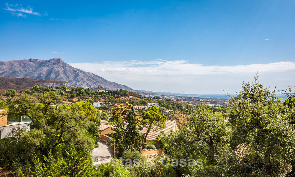 Spacieuse villa avec vue sur la mer et logement d'invités indépendant à vendre à El Madroñal en Benahavis - Marbella 786477