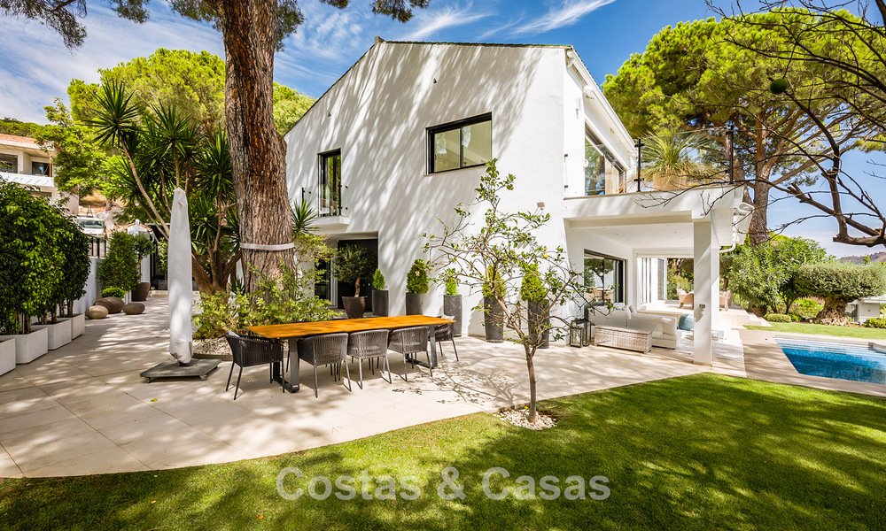 Spacieuse villa avec vue sur la mer et logement d'invités indépendant à vendre à El Madroñal en Benahavis - Marbella 786479