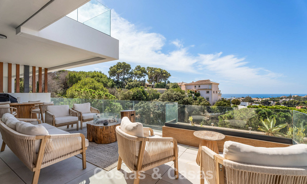 Penthouse en duplex moderniste, prêt à emménager, avec vue sur la mer, à vendre à Marbella Est 786483