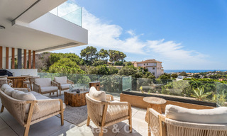 Penthouse en duplex moderniste, prêt à emménager, avec vue sur la mer, à vendre à Marbella Est 786483 