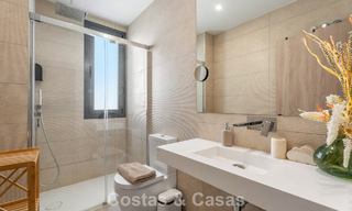 Penthouse en duplex moderniste, prêt à emménager, avec vue sur la mer, à vendre à Marbella Est 786489 