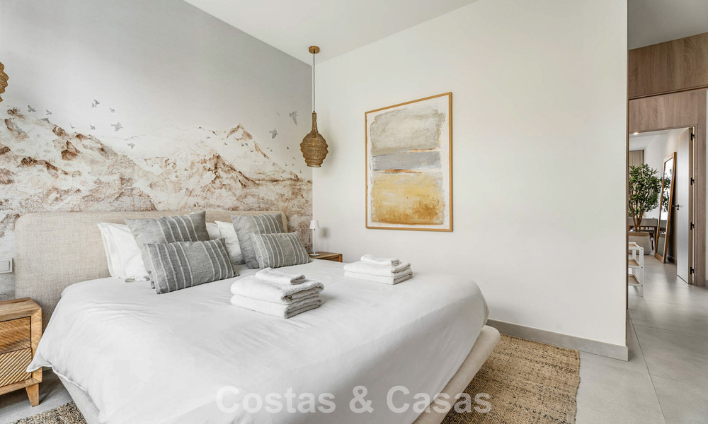 Penthouse en duplex moderniste, prêt à emménager, avec vue sur la mer, à vendre à Marbella Est 786494