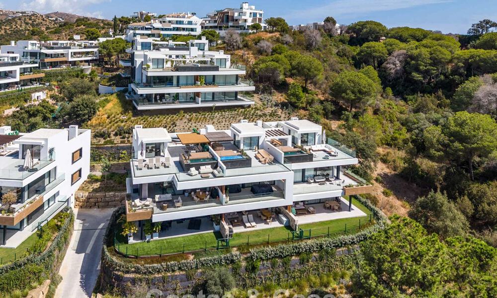 Penthouse en duplex moderniste, prêt à emménager, avec vue sur la mer, à vendre à Marbella Est 786500