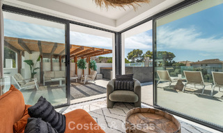 Penthouse en duplex moderniste, prêt à emménager, avec vue sur la mer, à vendre à Marbella Est 786506 