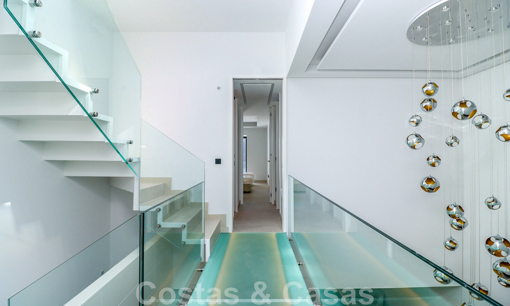 Maison moderniste, prête à emménager, avec vue sur la mer, à vendre, à quelques minutes à pied du centre-ville d'Estepona 786300