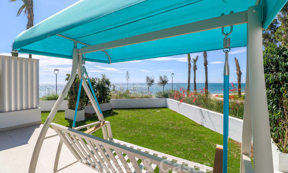 Maison moderniste, prête à emménager, avec vue sur la mer, à vendre, à quelques minutes à pied du centre-ville d'Estepona 786302