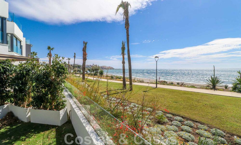 Maison moderniste, prête à emménager, avec vue sur la mer, à vendre, à quelques minutes à pied du centre-ville d'Estepona 786303