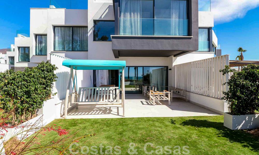 Maison moderniste, prête à emménager, avec vue sur la mer, à vendre, à quelques minutes à pied du centre-ville d'Estepona 786304