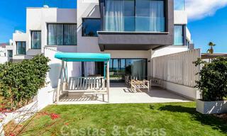 Maison moderniste, prête à emménager, avec vue sur la mer, à vendre, à quelques minutes à pied du centre-ville d'Estepona 786304 
