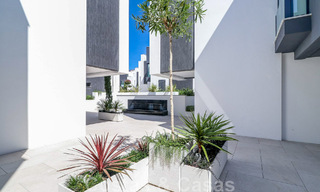 Maison moderniste, prête à emménager, avec vue sur la mer, à vendre, à quelques minutes à pied du centre-ville d'Estepona 786306 