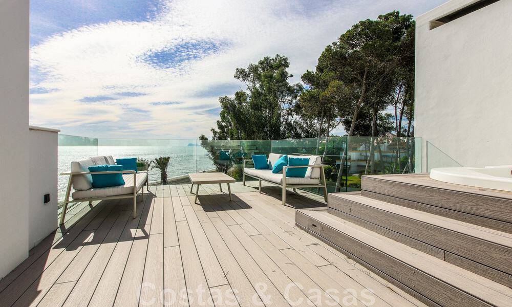 Maison moderniste, prête à emménager, avec vue sur la mer, à vendre, à quelques minutes à pied du centre-ville d'Estepona 786307