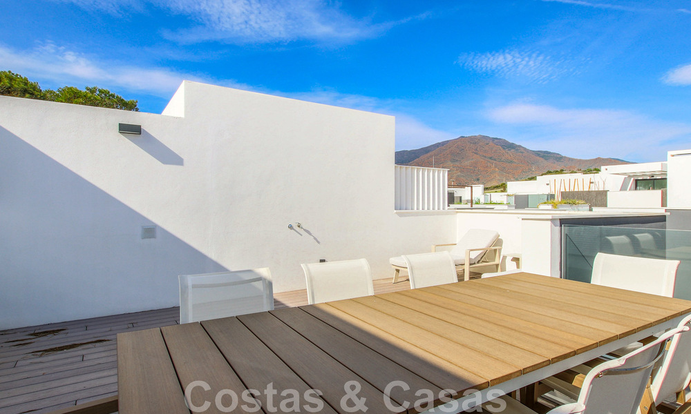 Maison moderniste, prête à emménager, avec vue sur la mer, à vendre, à quelques minutes à pied du centre-ville d'Estepona 786311