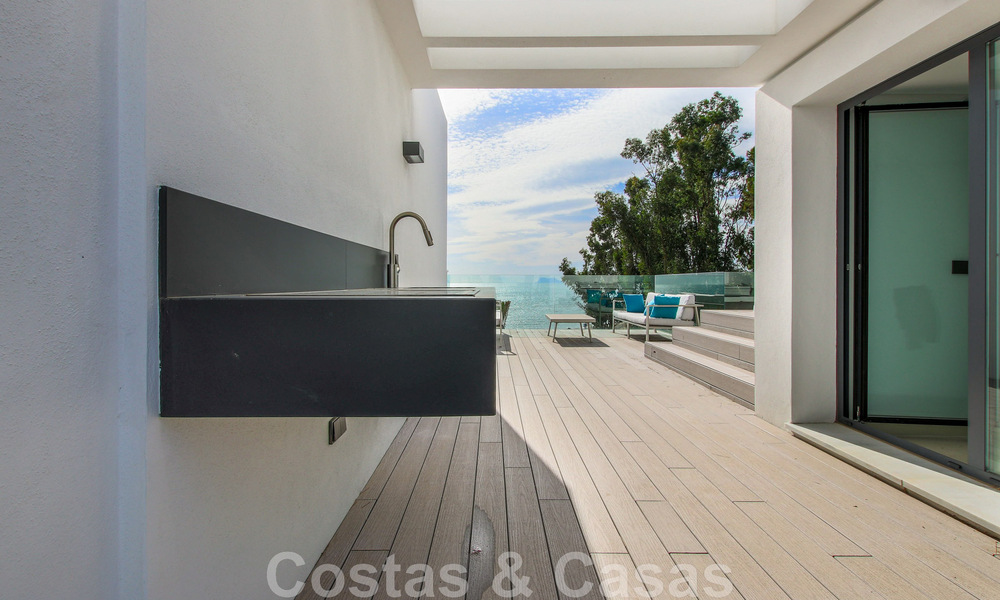 Maison moderniste, prête à emménager, avec vue sur la mer, à vendre, à quelques minutes à pied du centre-ville d'Estepona 786313