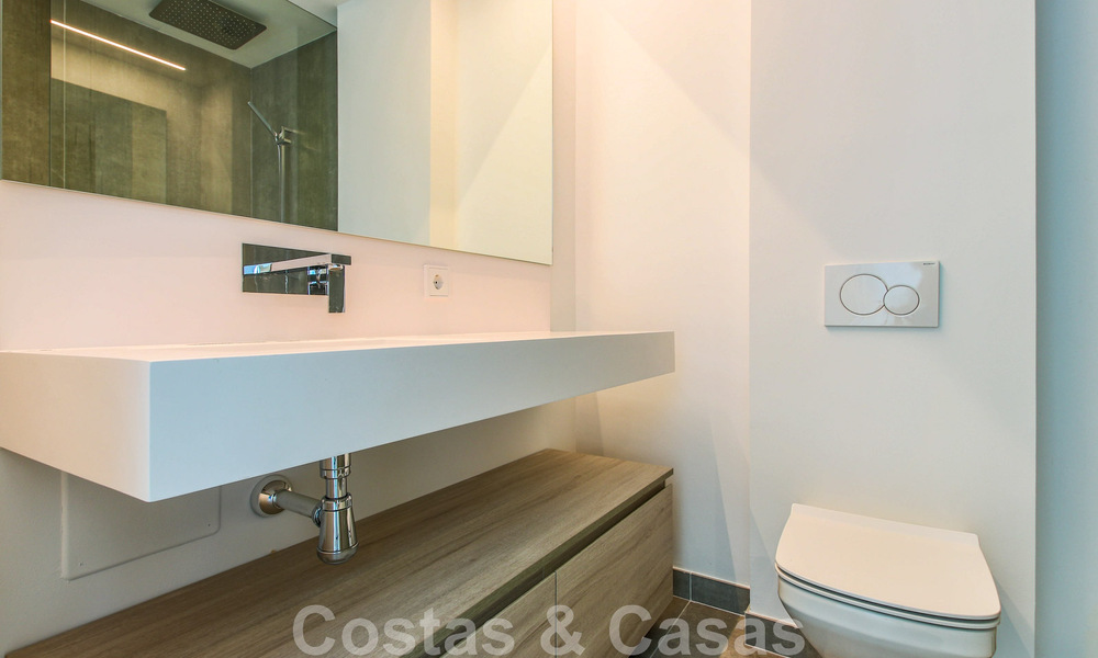 Maison moderniste, prête à emménager, avec vue sur la mer, à vendre, à quelques minutes à pied du centre-ville d'Estepona 786314