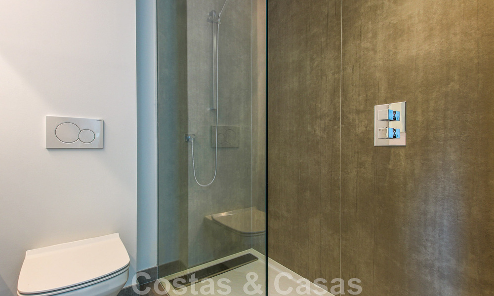 Maison moderniste, prête à emménager, avec vue sur la mer, à vendre, à quelques minutes à pied du centre-ville d'Estepona 786315