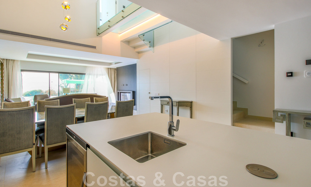 Maison moderniste, prête à emménager, avec vue sur la mer, à vendre, à quelques minutes à pied du centre-ville d'Estepona 786322