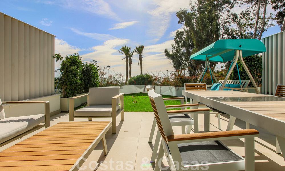 Maison moderniste, prête à emménager, avec vue sur la mer, à vendre, à quelques minutes à pied du centre-ville d'Estepona 786327