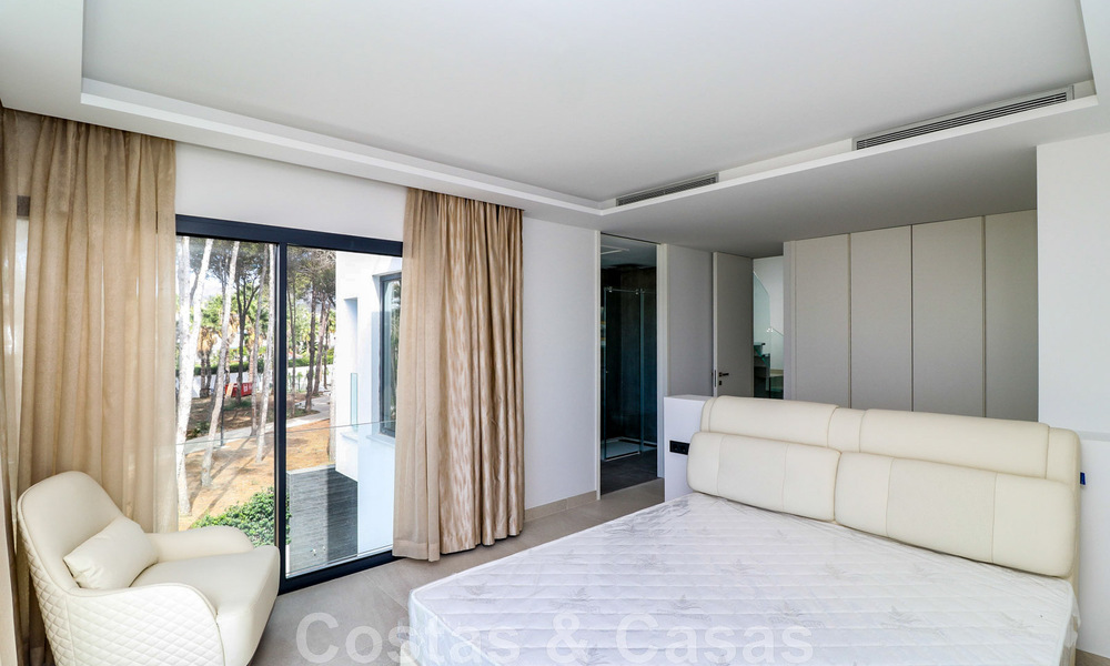 Maison moderniste, prête à emménager, avec vue sur la mer, à vendre, à quelques minutes à pied du centre-ville d'Estepona 786329