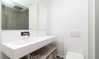 Maison moderniste, prête à emménager, avec vue sur la mer, à vendre, à quelques minutes à pied du centre-ville d'Estepona 786332 