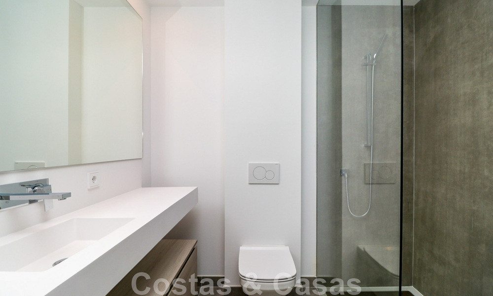 Maison moderniste, prête à emménager, avec vue sur la mer, à vendre, à quelques minutes à pied du centre-ville d'Estepona 786333