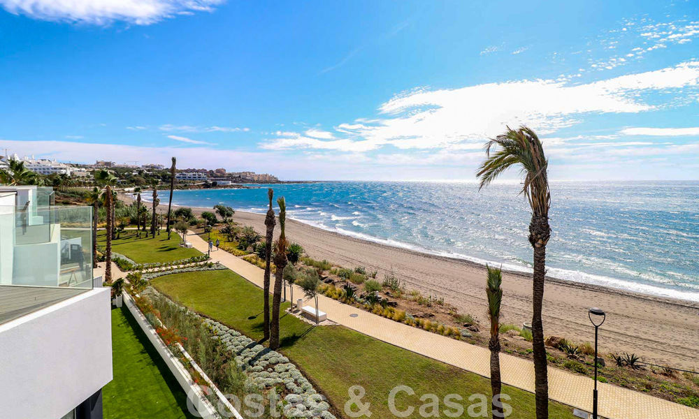 Maison moderniste, prête à emménager, avec vue sur la mer, à vendre, à quelques minutes à pied du centre-ville d'Estepona 786336