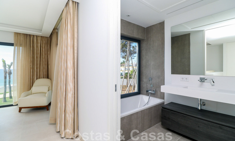 Maison moderniste, prête à emménager, avec vue sur la mer, à vendre, à quelques minutes à pied du centre-ville d'Estepona 786340