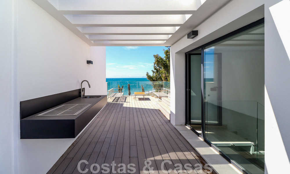 Maison moderniste, prête à emménager, avec vue sur la mer, à vendre, à quelques minutes à pied du centre-ville d'Estepona 786341
