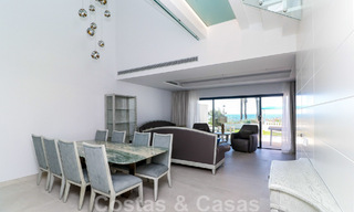Maison moderniste, prête à emménager, avec vue sur la mer, à vendre, à quelques minutes à pied du centre-ville d'Estepona 786343 
