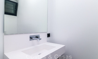 Maison moderniste, prête à emménager, avec vue sur la mer, à vendre, à quelques minutes à pied du centre-ville d'Estepona 786347 