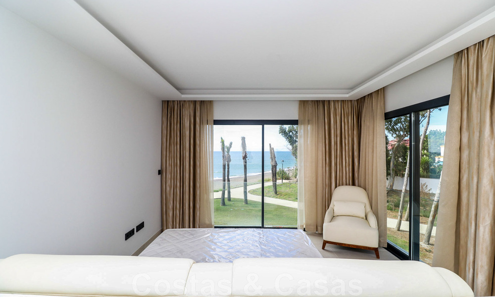 Maison moderniste, prête à emménager, avec vue sur la mer, à vendre, à quelques minutes à pied du centre-ville d'Estepona 786350