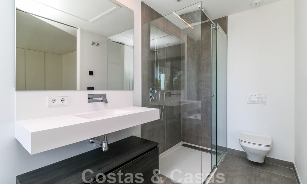 Maison moderniste, prête à emménager, avec vue sur la mer, à vendre, à quelques minutes à pied du centre-ville d'Estepona 786352