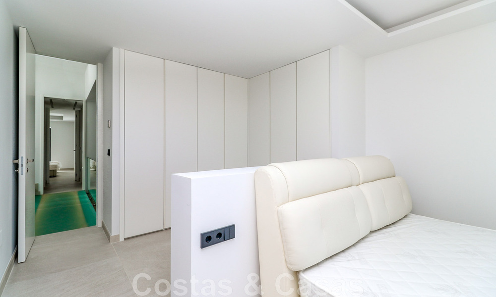 Maison moderniste, prête à emménager, avec vue sur la mer, à vendre, à quelques minutes à pied du centre-ville d'Estepona 786353