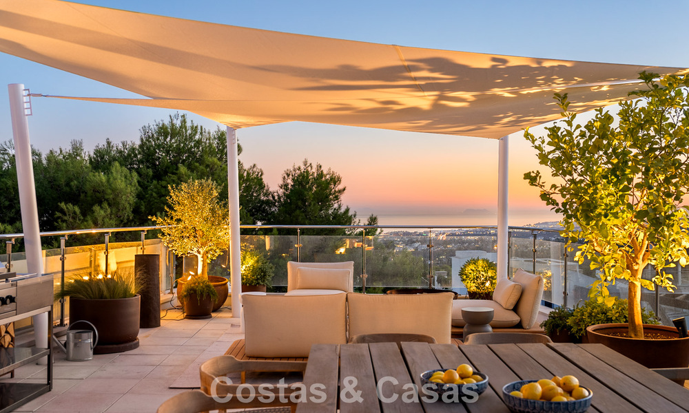 Maison de luxe moderniste, prête à emménager, avec piscine privée, à vendre à Sierra Blanca, sur le Golden Mile de Marbella 786641