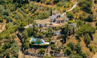 Finca espagnole traditionnelle à vendre dans un écrin de verdure au bord du lac d'Istan, près de Marbella, Costa del Sol 786605 