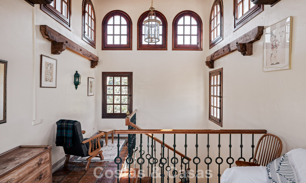 Finca espagnole traditionnelle à vendre dans un écrin de verdure au bord du lac d'Istan, près de Marbella, Costa del Sol 786606